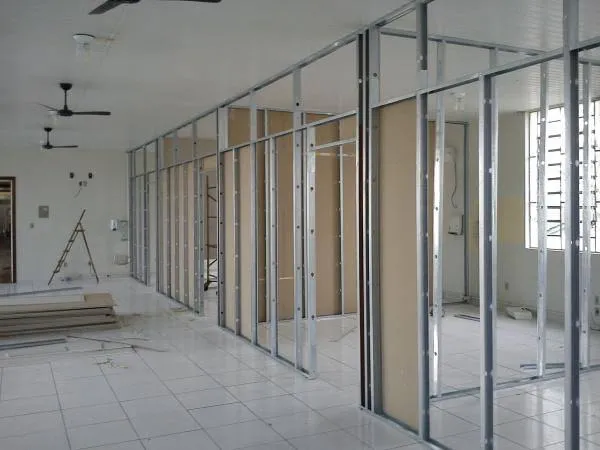 Ambiente com divisória de drywall
