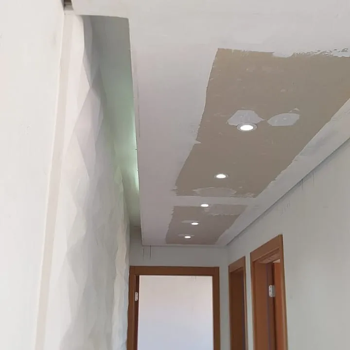 Forro de gesso liso em ambiente interno