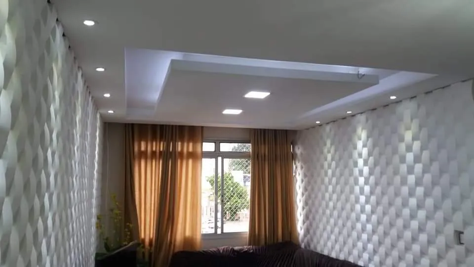 Sala com acabamento em gesso